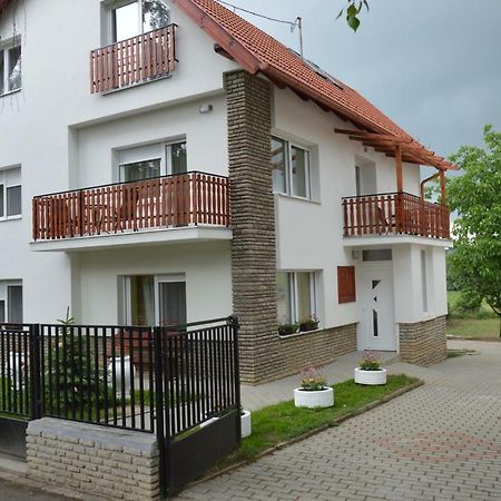 Varga Apartman Хевиз Экстерьер фото
