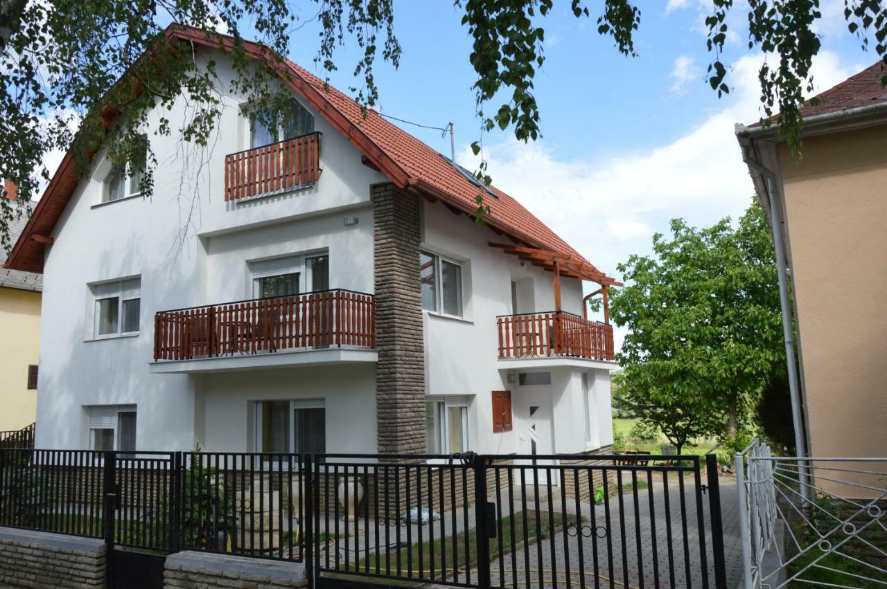 Varga Apartman Хевиз Экстерьер фото