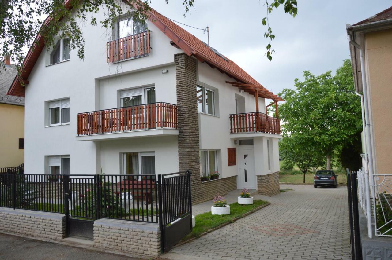 Varga Apartman Хевиз Экстерьер фото