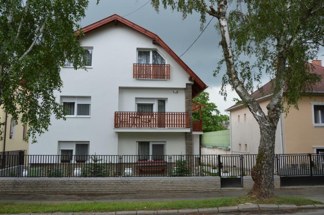 Varga Apartman Хевиз Экстерьер фото